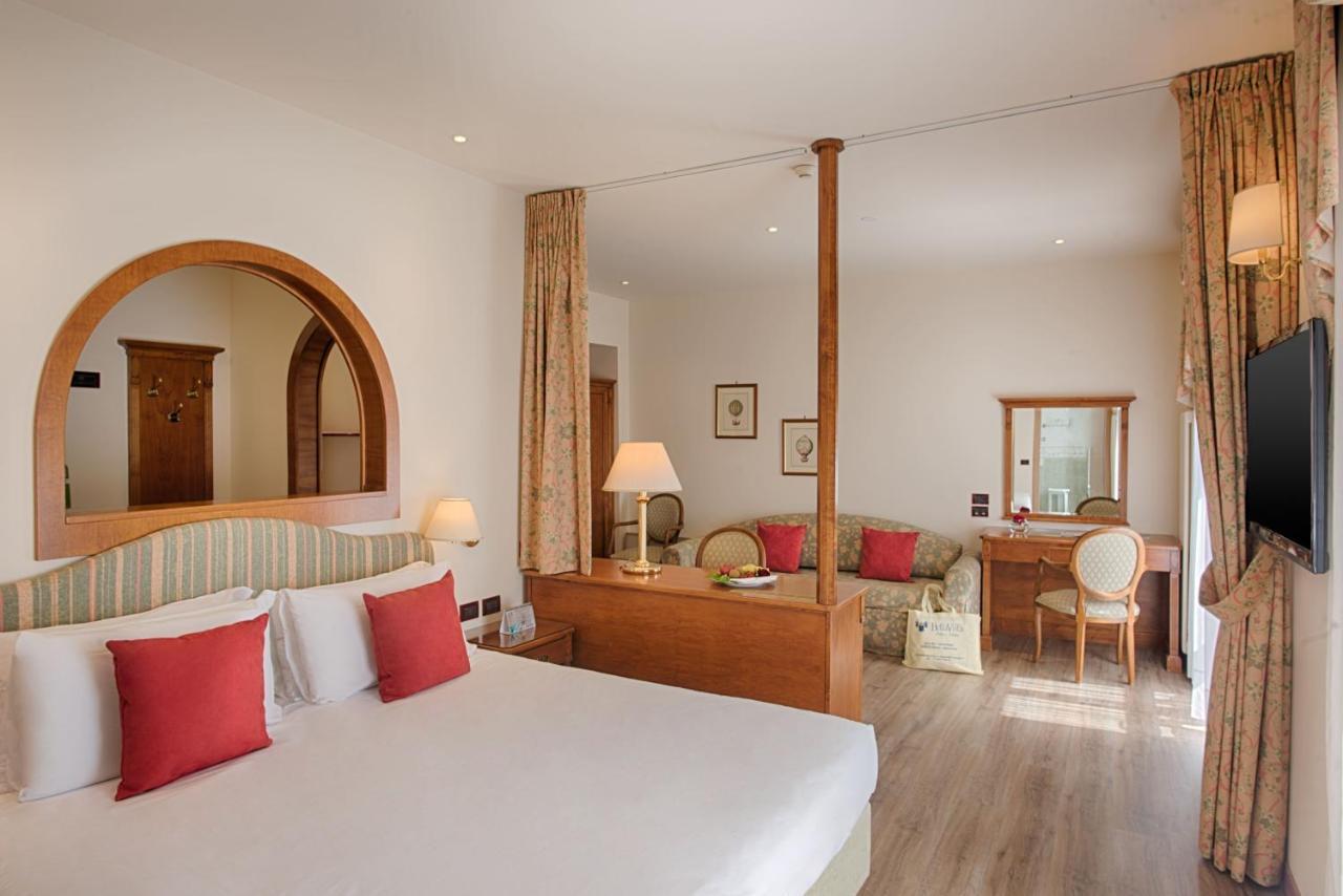 Junior Suite with Balcony and Spa Access,1254515455:JPEG